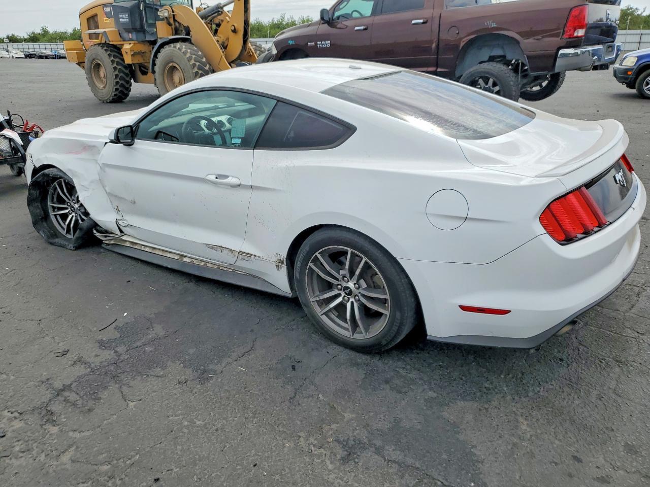 2017 Ford Mustang - zdjęcie 2