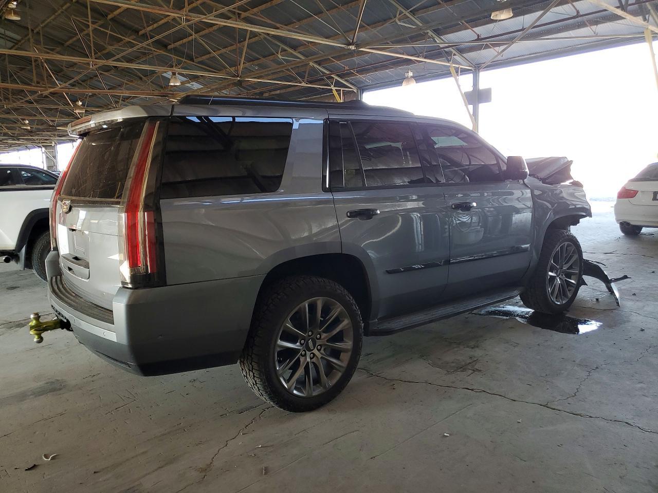 2019 Cadillac Escalade Luxury - zdjęcie 3