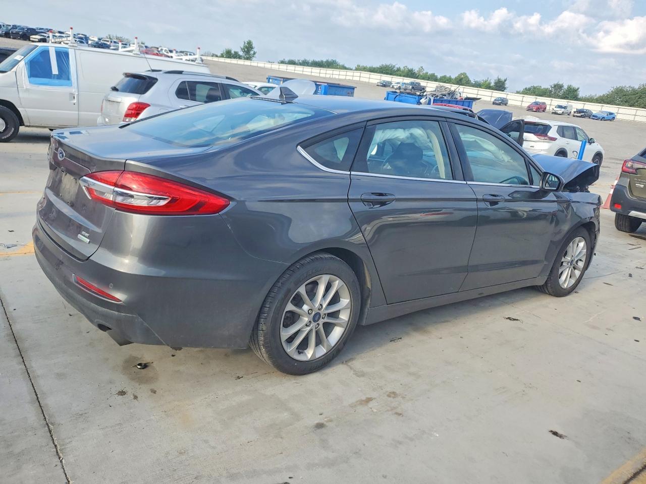 2020 Ford Fusion Se - zdjęcie 3