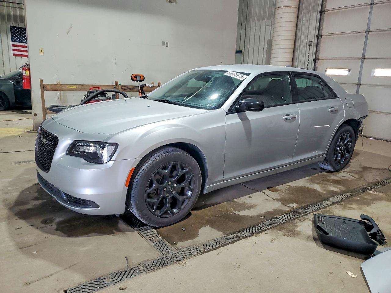 2020 Chrysler 300 Touring - zdjęcie główne