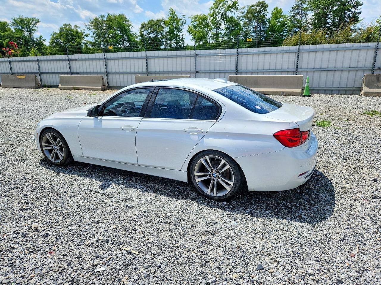2017 BMW 330 I - zdjęcie 2