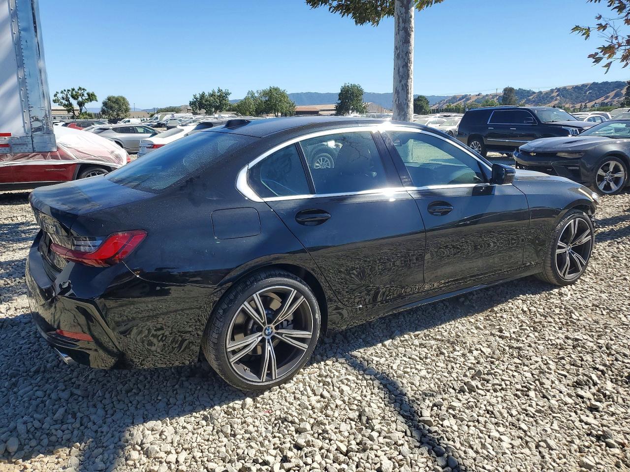 2024 BMW 330I - zdjęcie 3