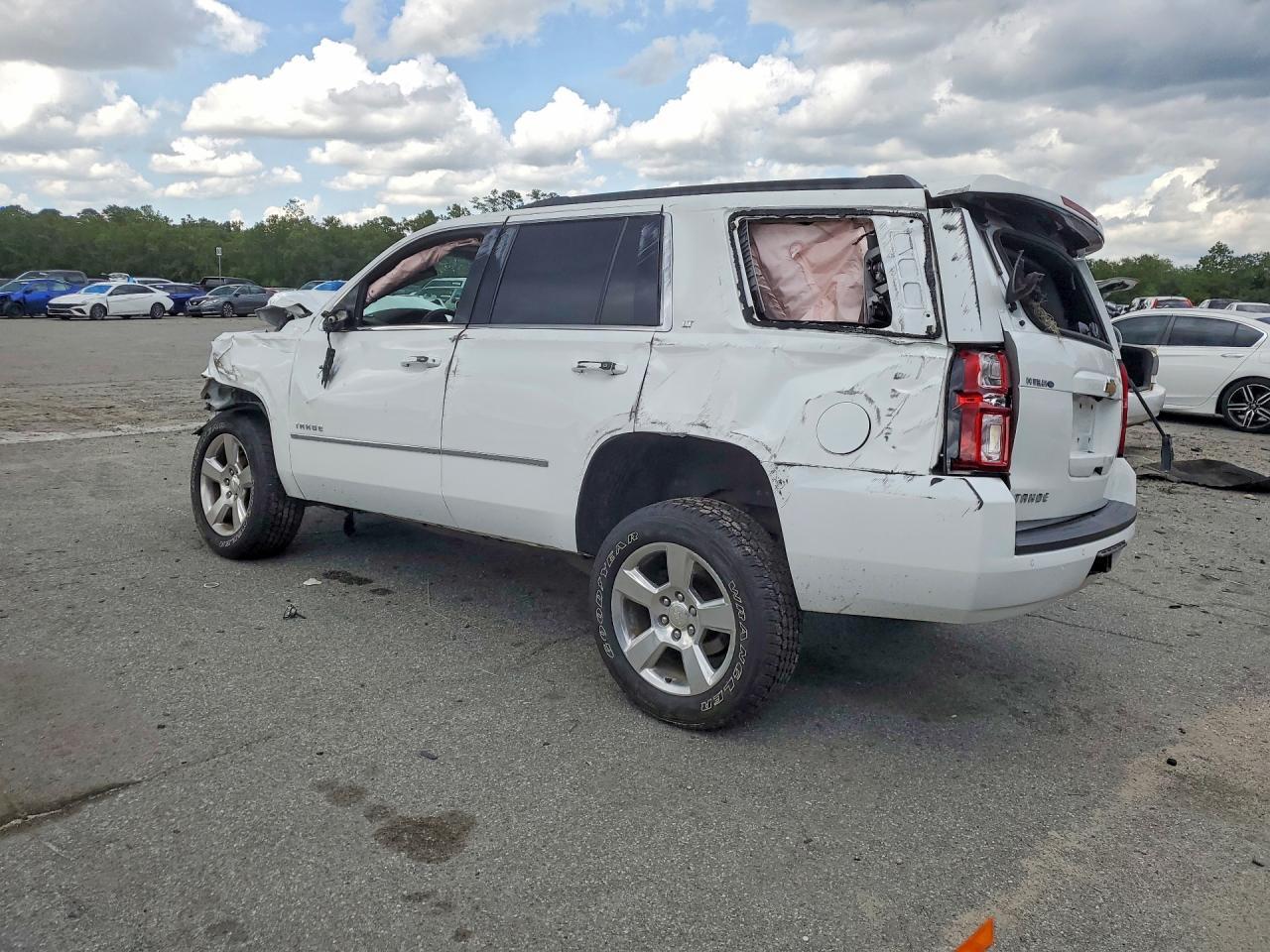 2016 Chevrolet Tahoe K1500 Lt - zdjęcie 2