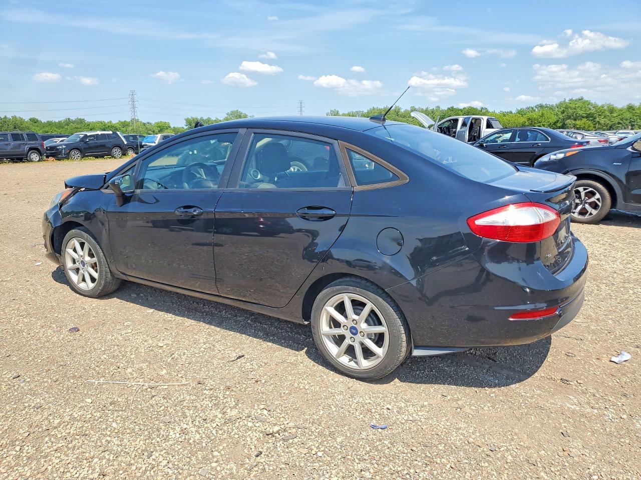 2019 Ford Fiesta Se - zdjęcie 2