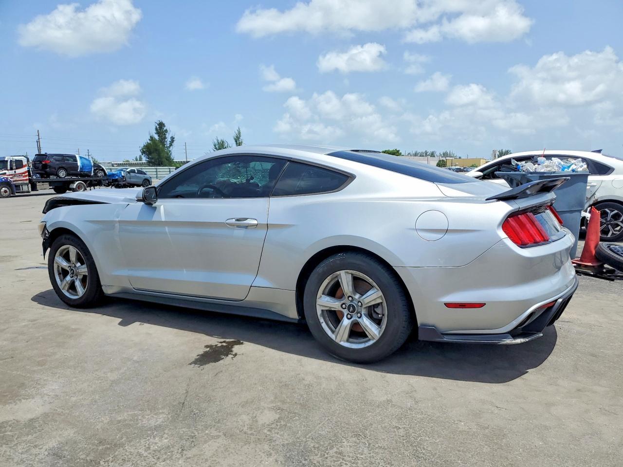 2015 Ford Mustang - zdjęcie 2