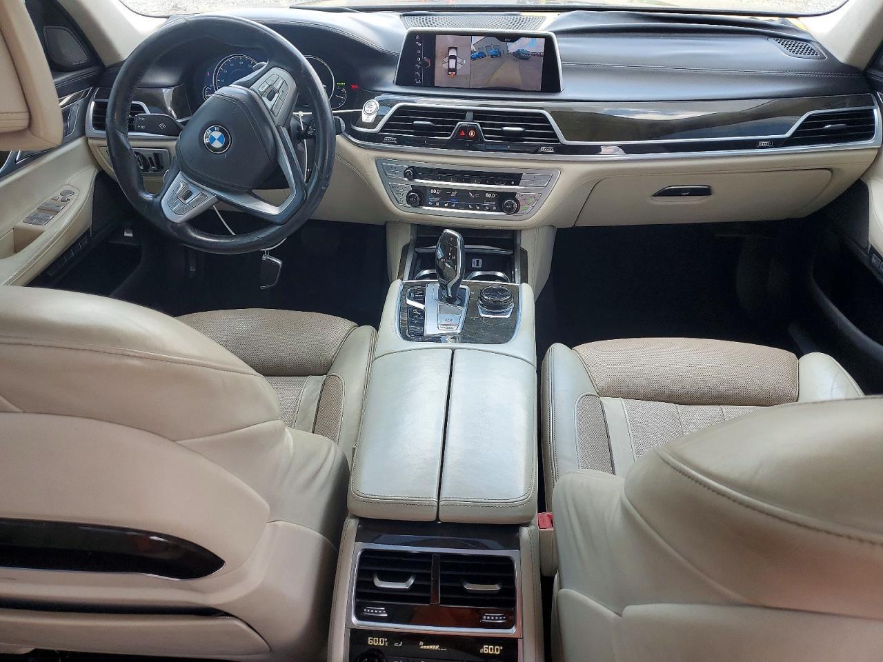 2016 BMW Seria 7 750i - zdjęcie 8