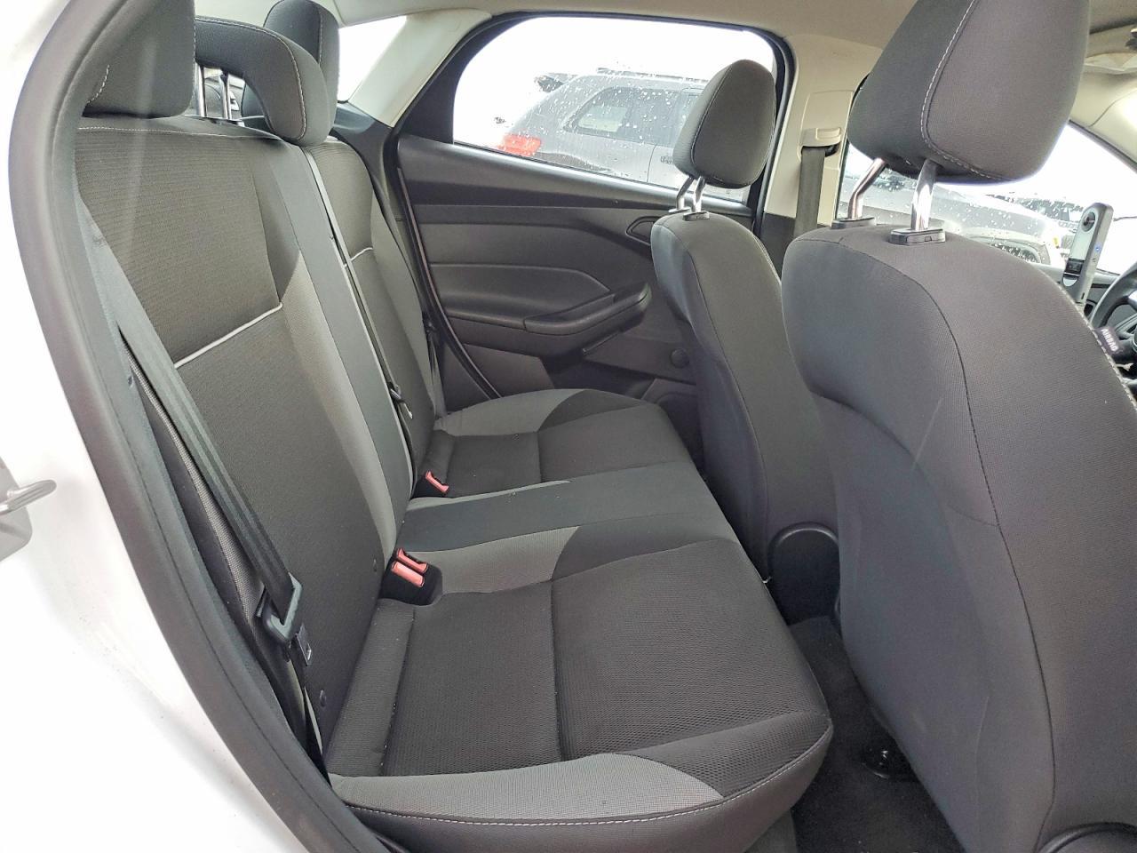 2014 Ford Focus S - zdjęcie 10