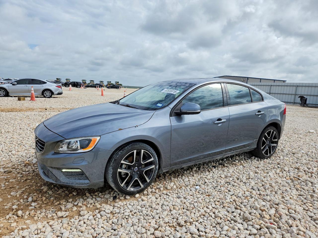 2017 Volvo S60 - zdjęcie główne