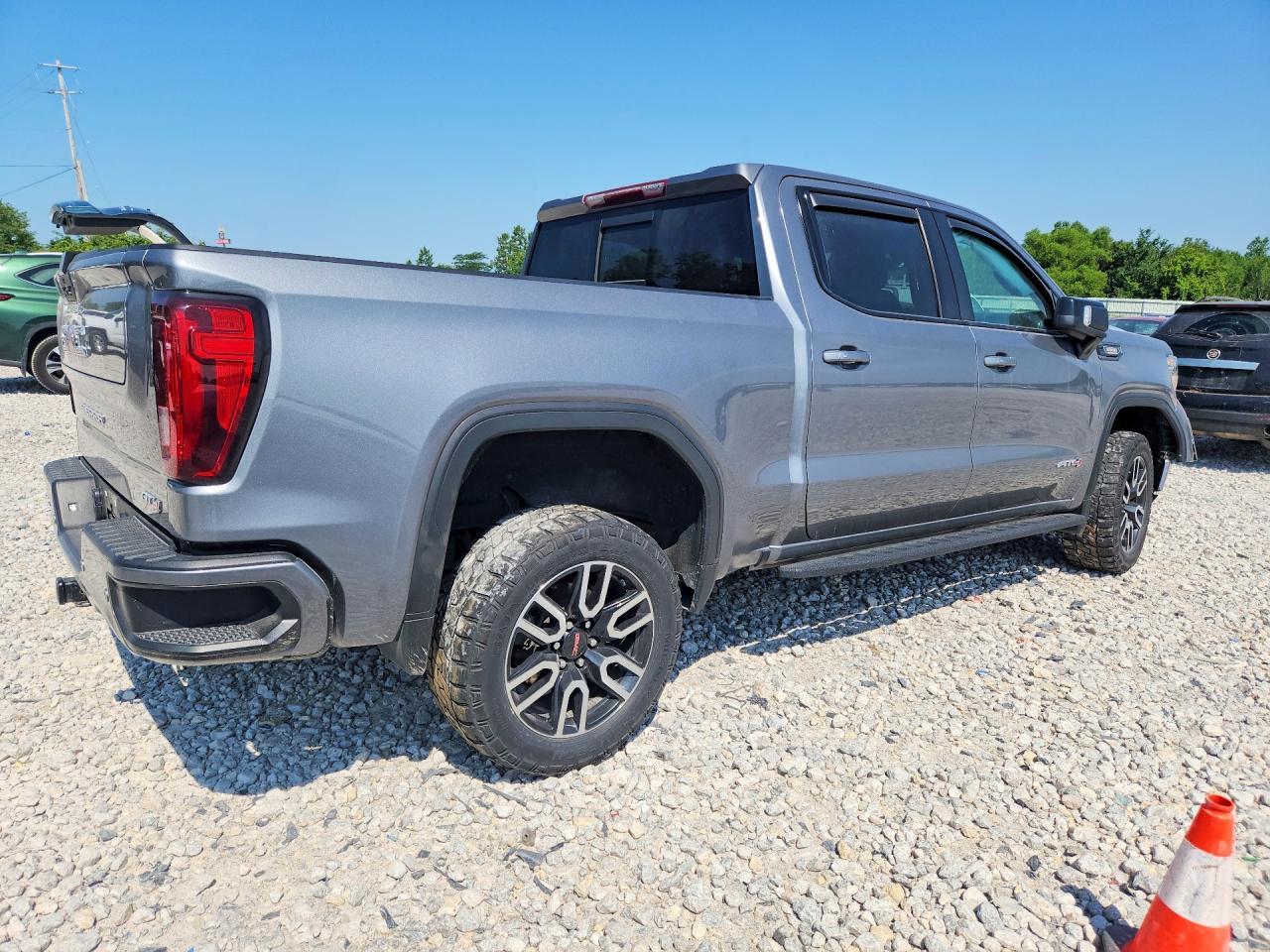2022 GMC Sierra Limited K1500 At4 - zdjęcie 3