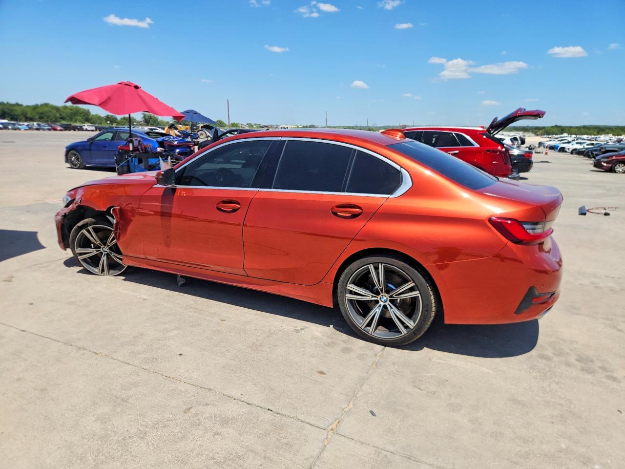 2021 BMW 330I - zdjęcie 2