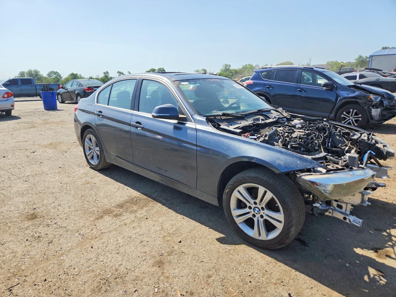 2017 BMW 330 Xi - zdjęcie 4