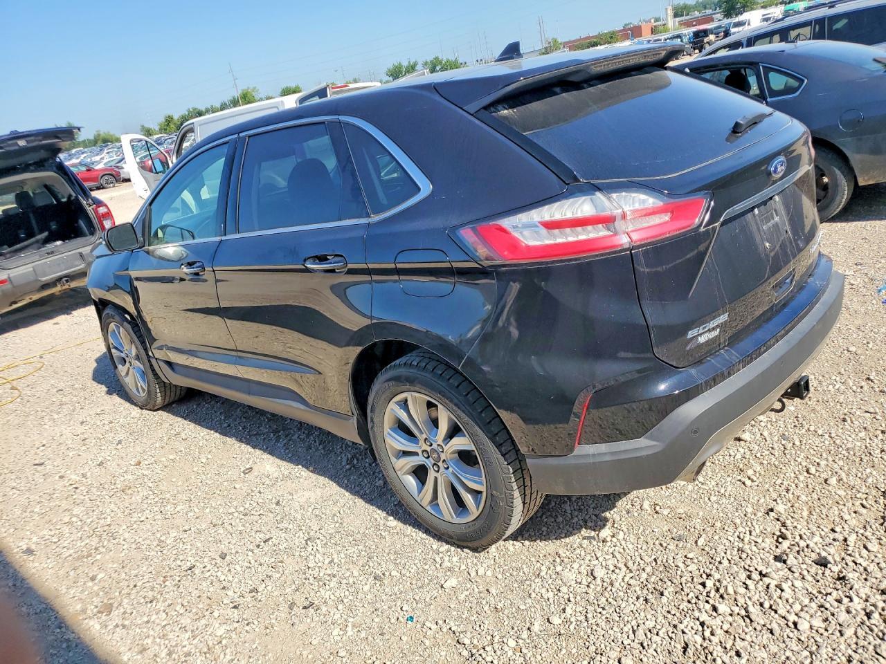 2019 Ford Edge Titanium - zdjęcie 2