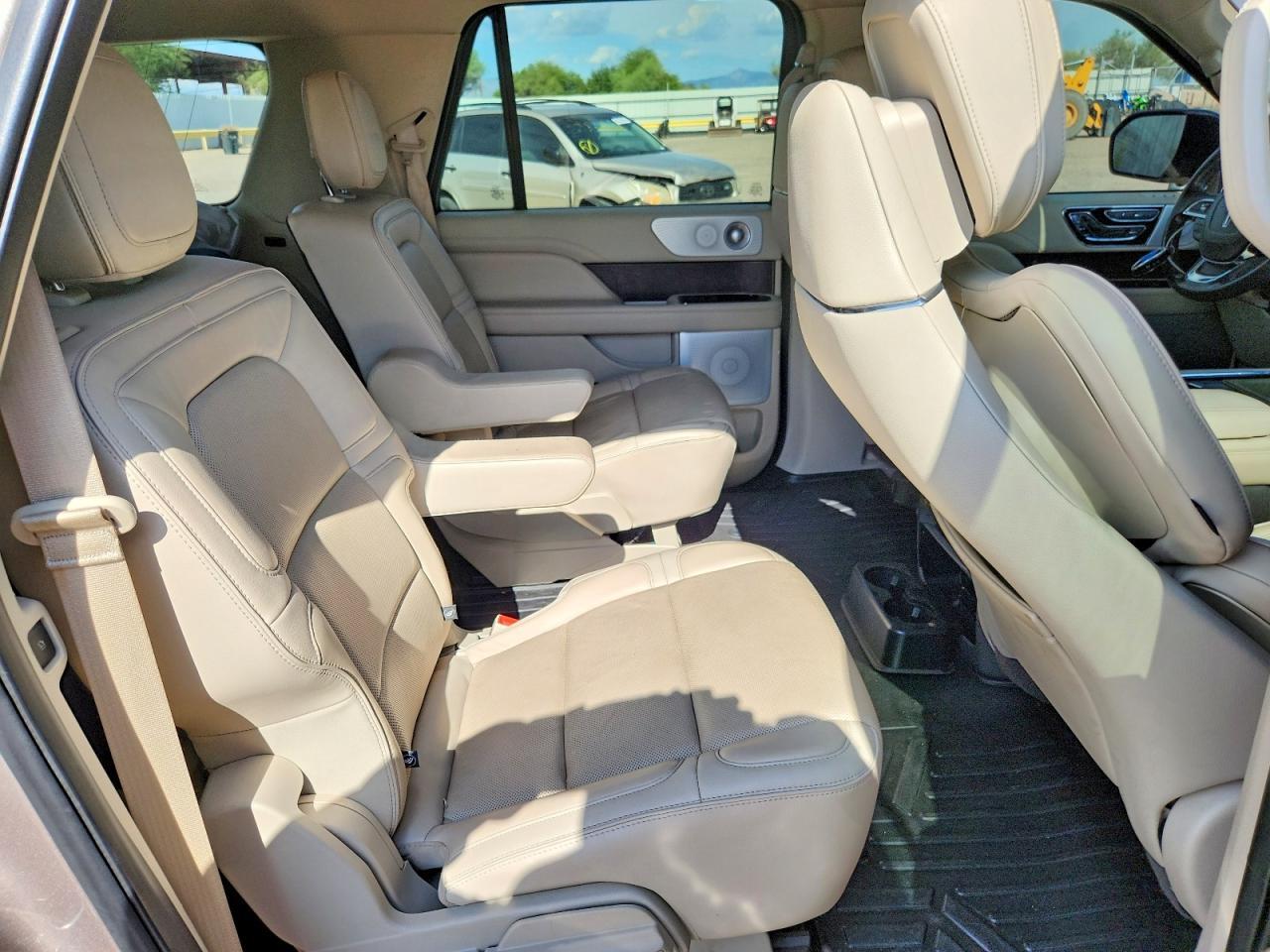 2018 Lincoln Navigator L Reserve - zdjęcie 11