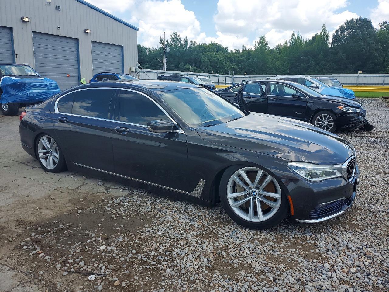 2016 BMW Seria 7 750i - zdjęcie 4