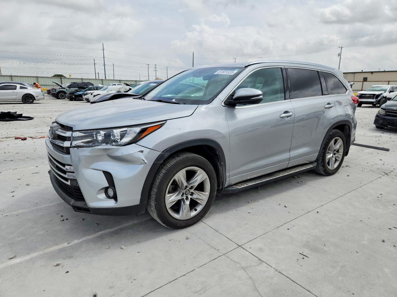 2017 Toyota Highlander Limited - zdjęcie główne
