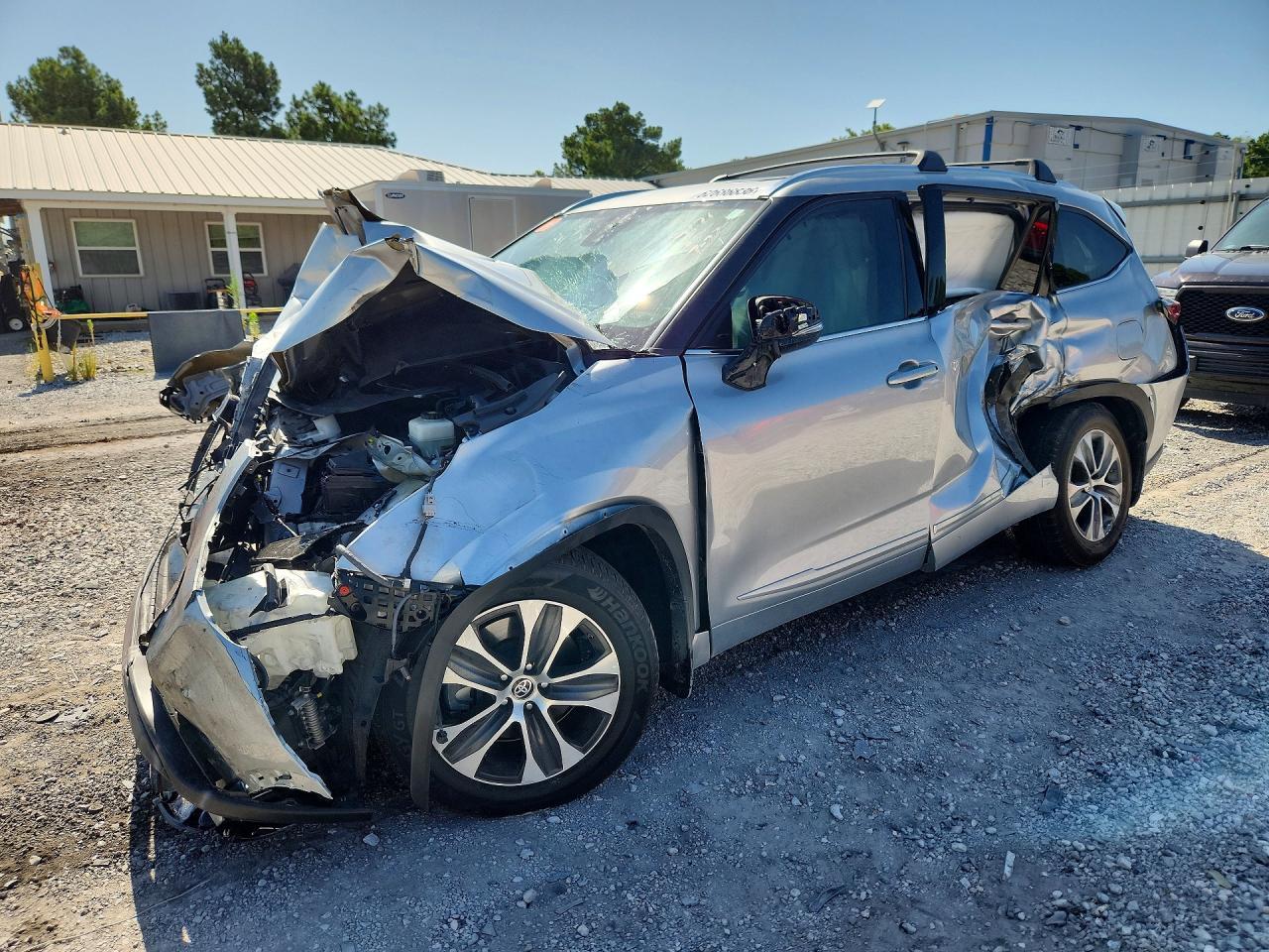 2021 Toyota Highlander Xle - zdjęcie główne