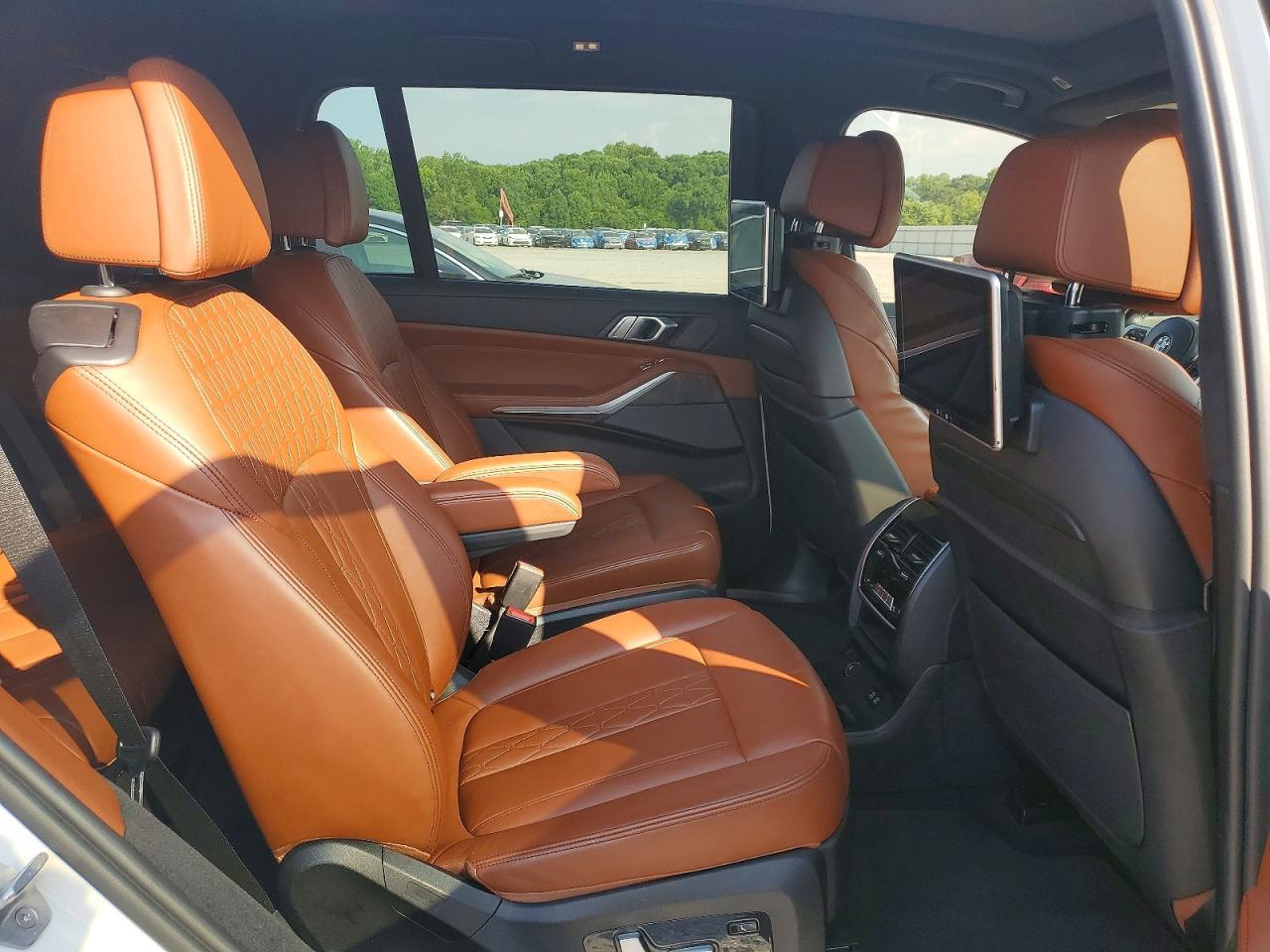 2020 BMW X7 xDrive40I - zdjęcie 11