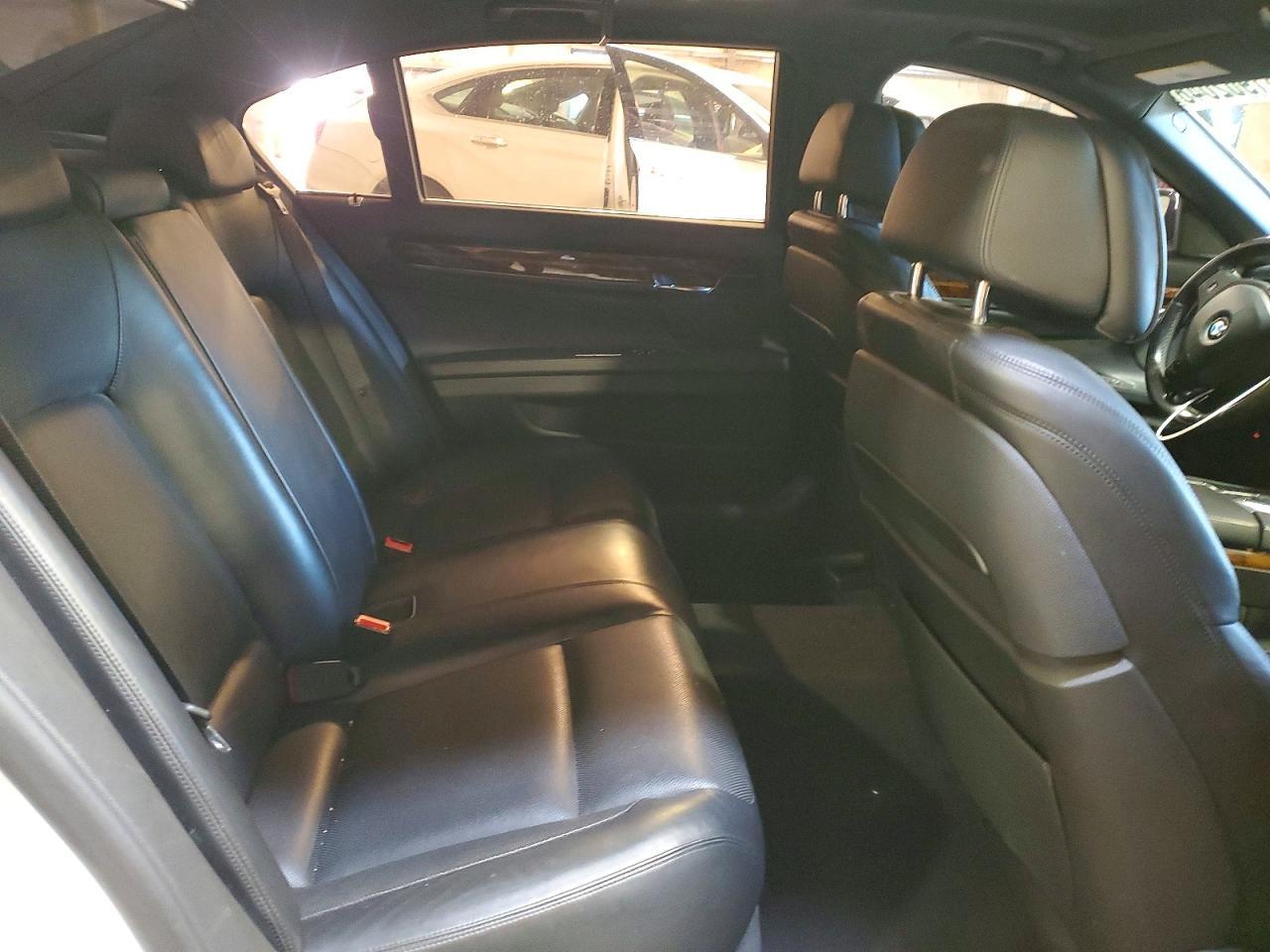 2014 BMW 750 Li - zdjęcie 10