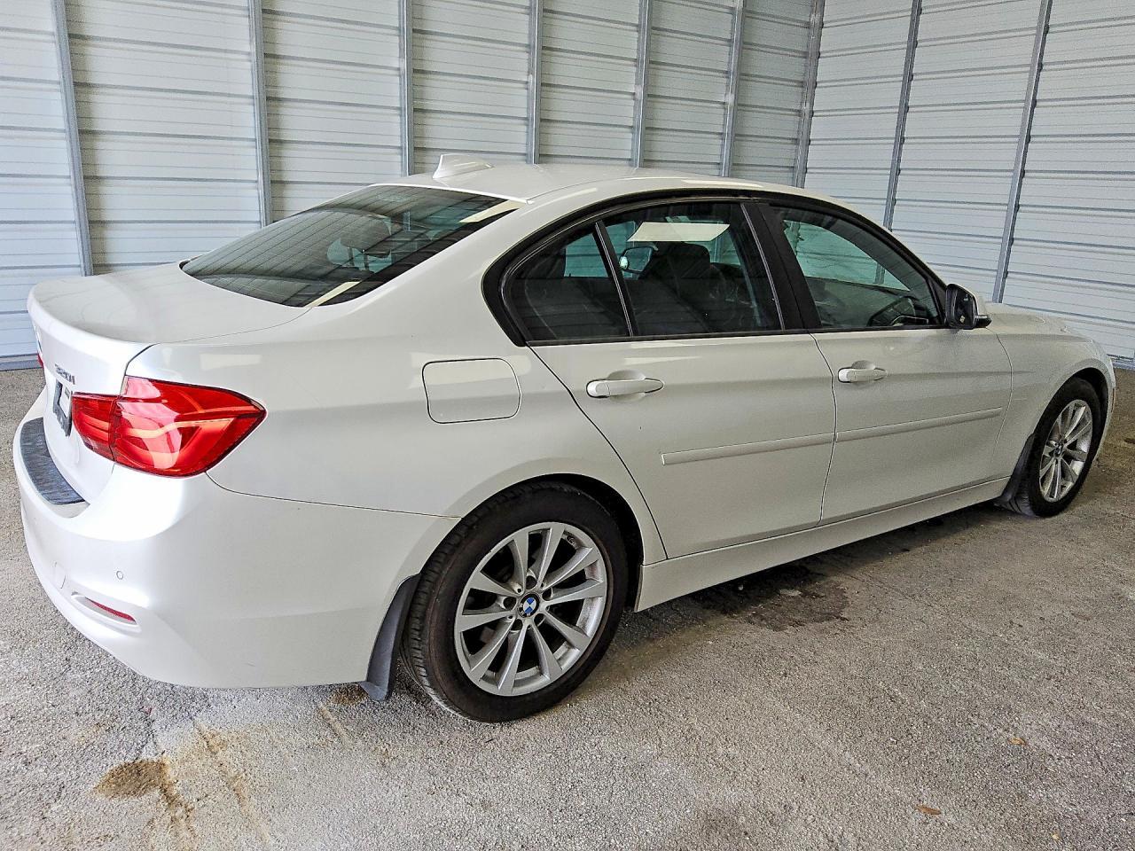 2017 BMW Seria 3 320i - zdjęcie 3