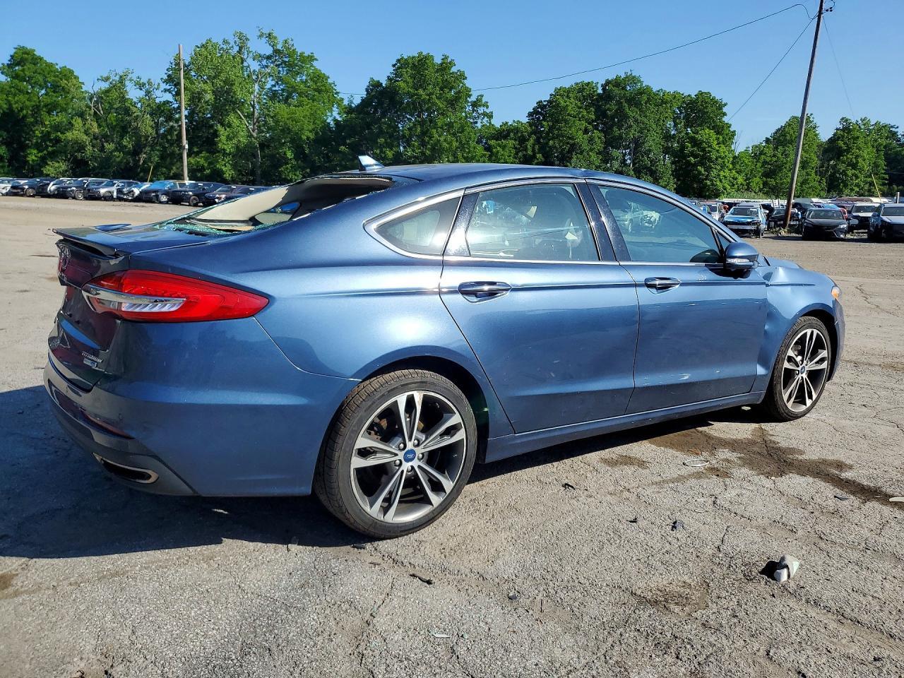 2019 Ford Fusion Titanium - zdjęcie 3
