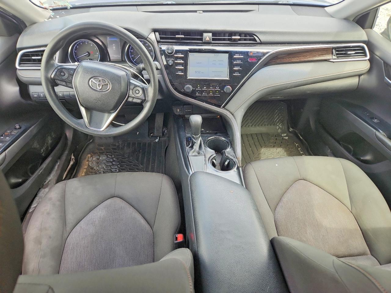 2018 Toyota Camry Le - zdjęcie 8