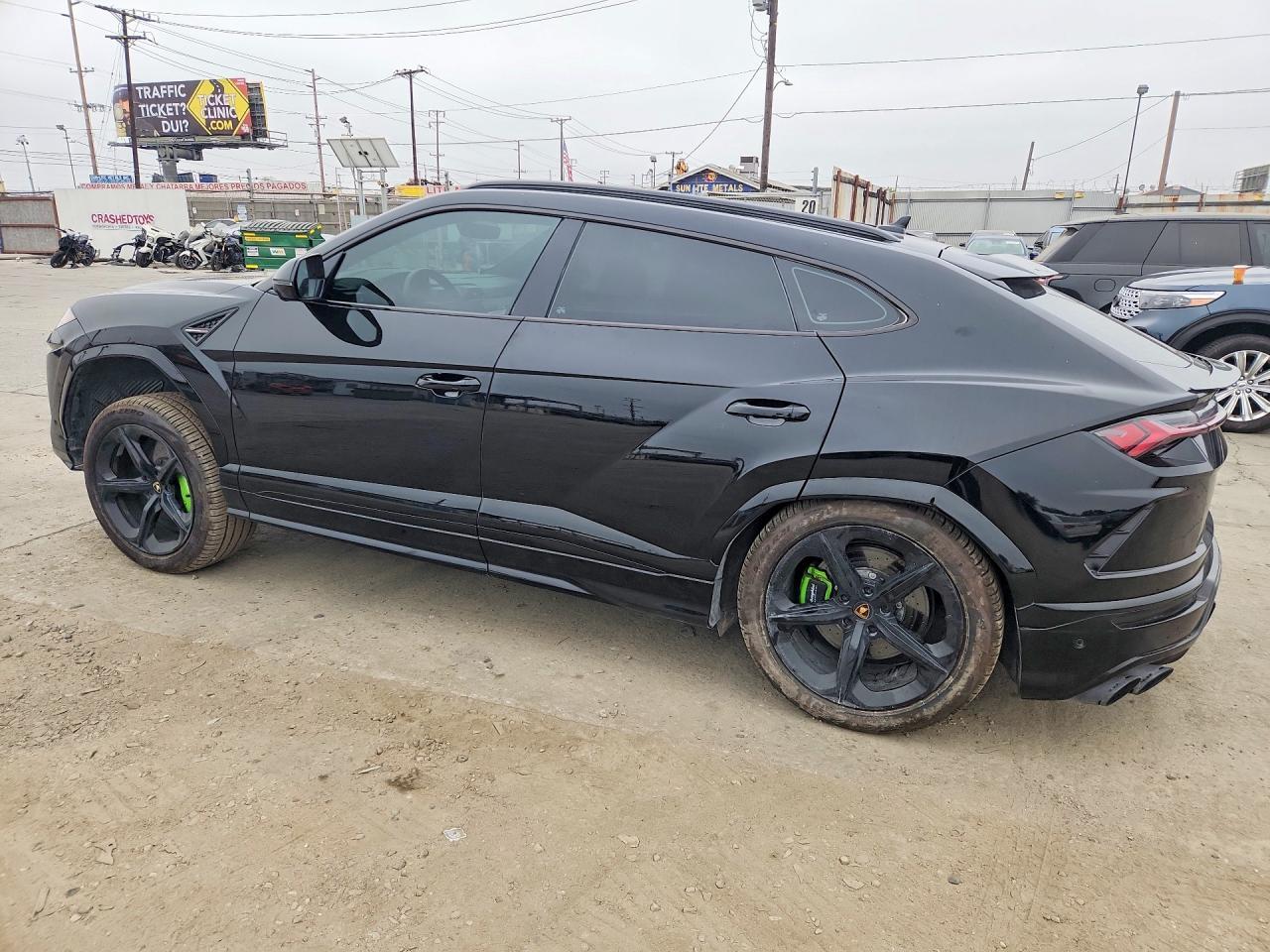 2019 Lamborghini Urus - zdjęcie 2