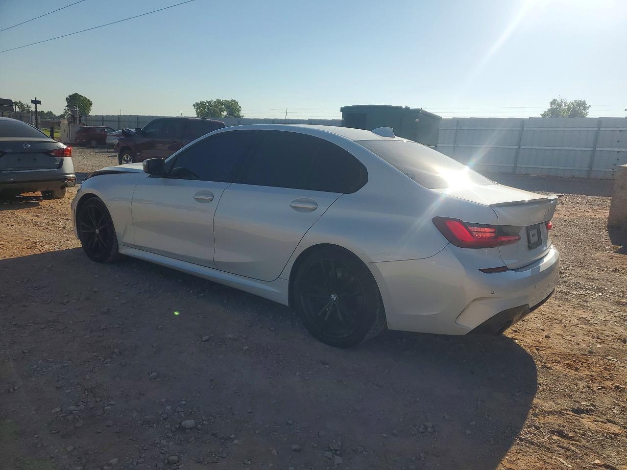 2020 BMW 330I - zdjęcie 2