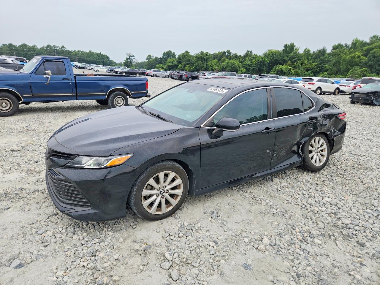 2018 Toyota Camry Le - zdjęcie główne