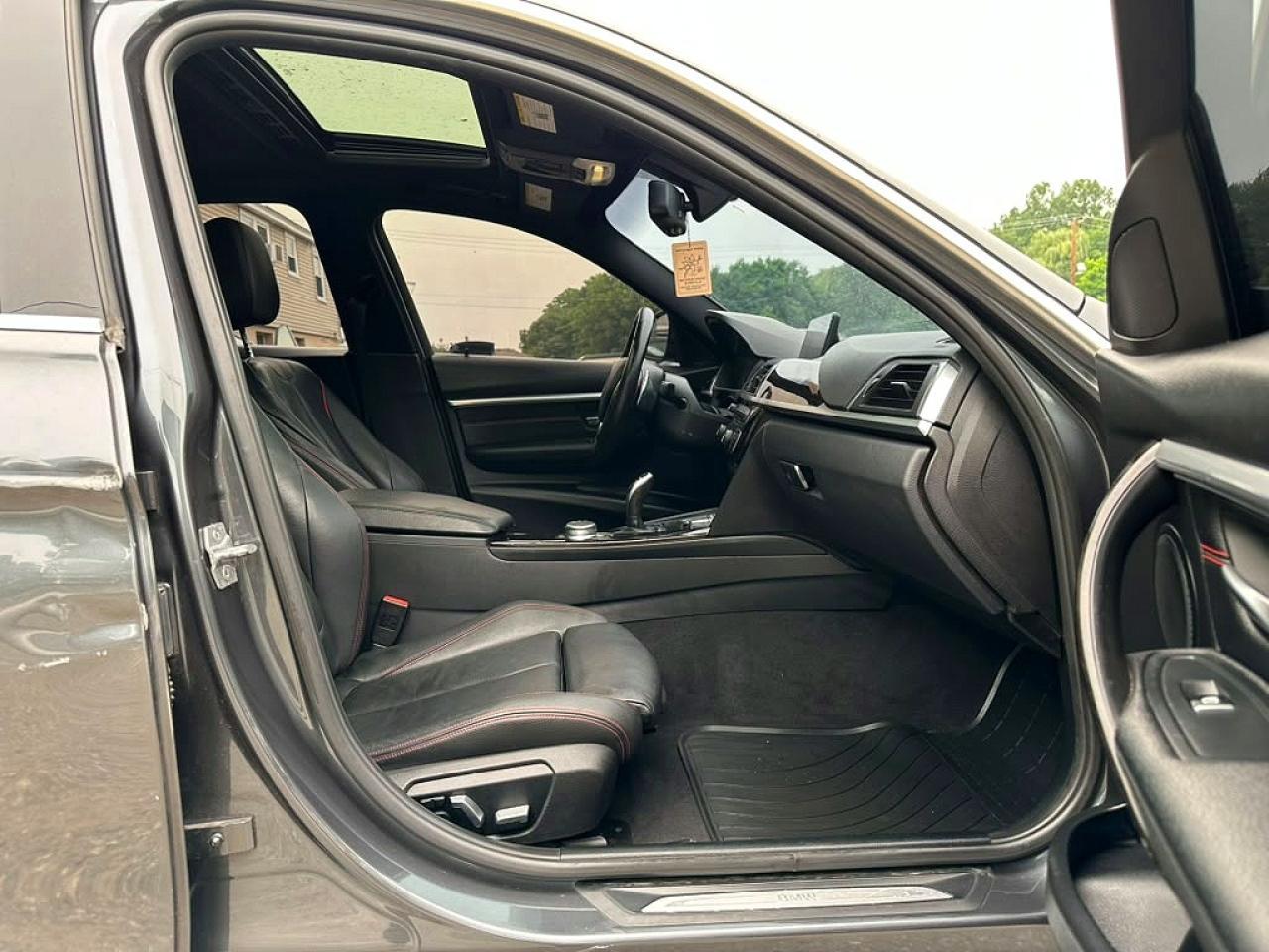 2017 BMW 330 Xi - zdjęcie 8