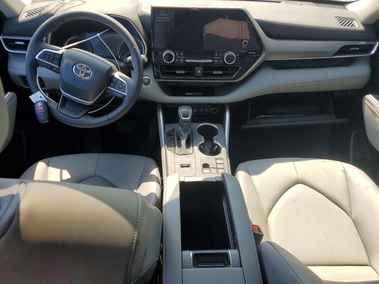 2025 Toyota Highlander Xle - zdjęcie 8