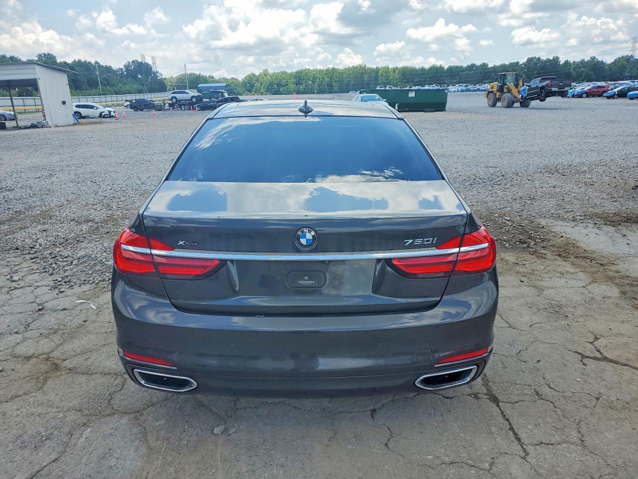 2016 BMW Seria 7 750i - zdjęcie 6