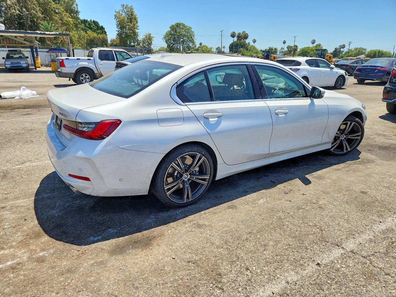 2024 BMW 330I - zdjęcie 3