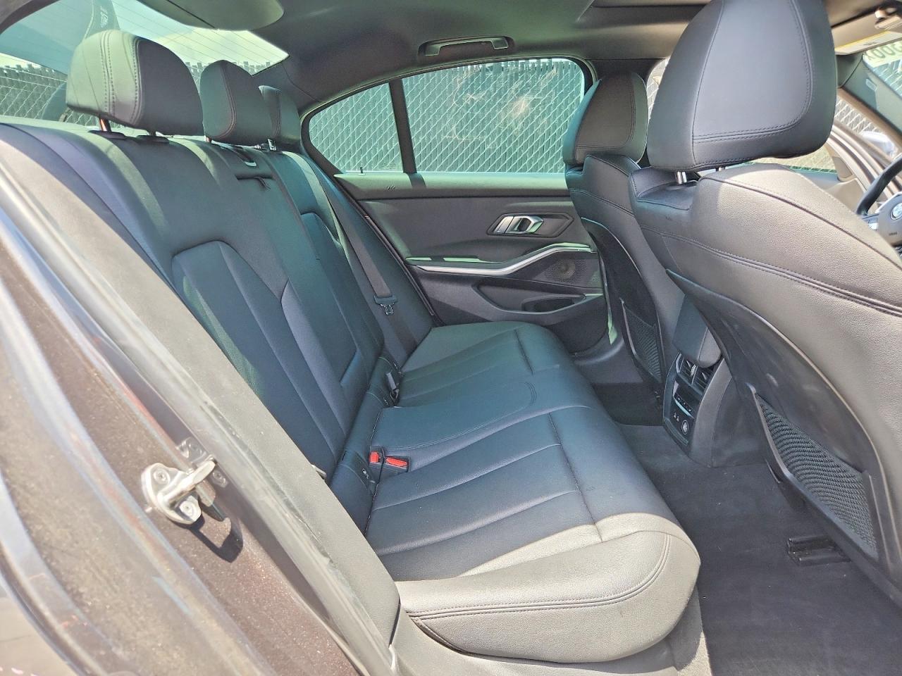 2019 BMW Seria 3 330i - zdjęcie 10