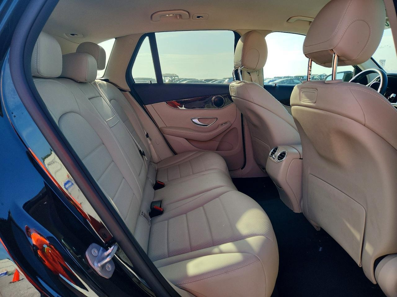 2019 Mercedes-Benz Glc 300 4Matic - zdjęcie 10
