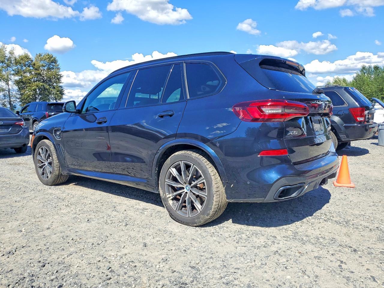 2022 BMW X5 xDrive45E - zdjęcie 2