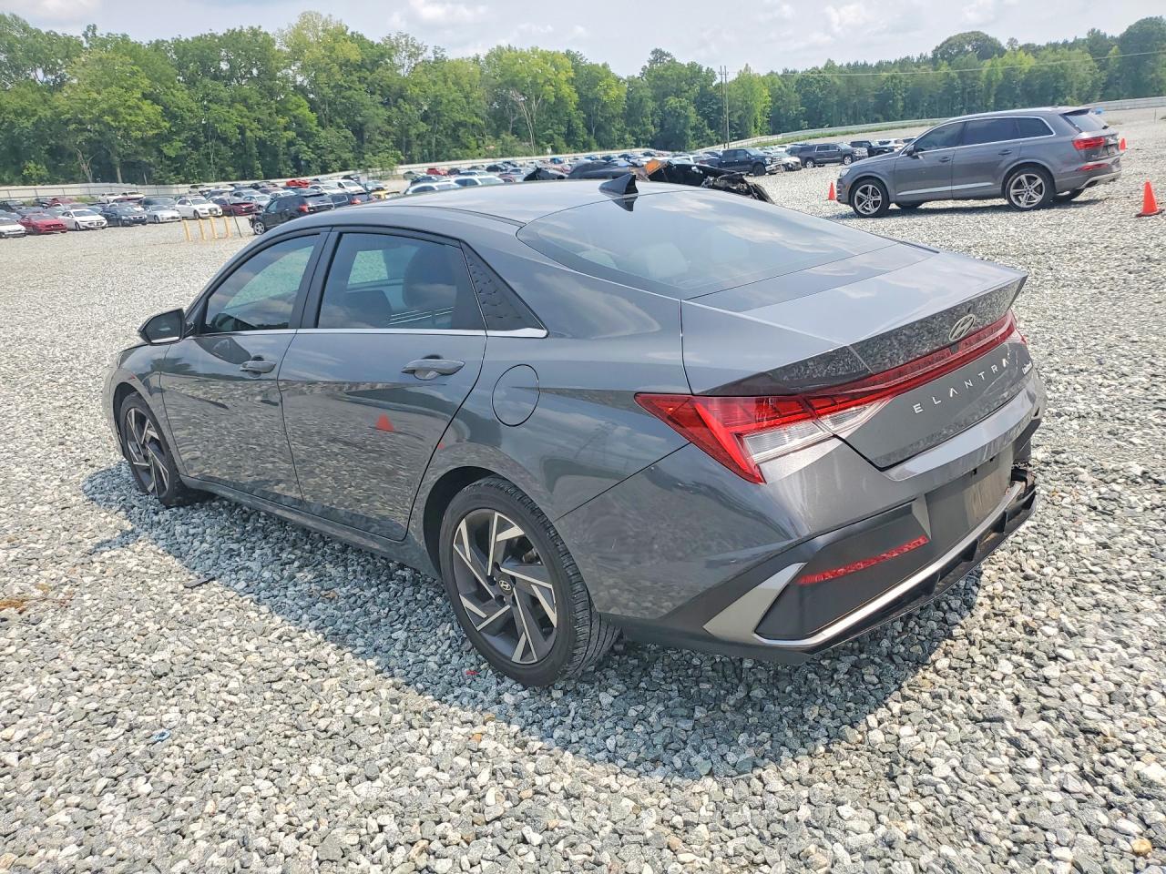 2025 Hyundai Elantra Limited - zdjęcie 2