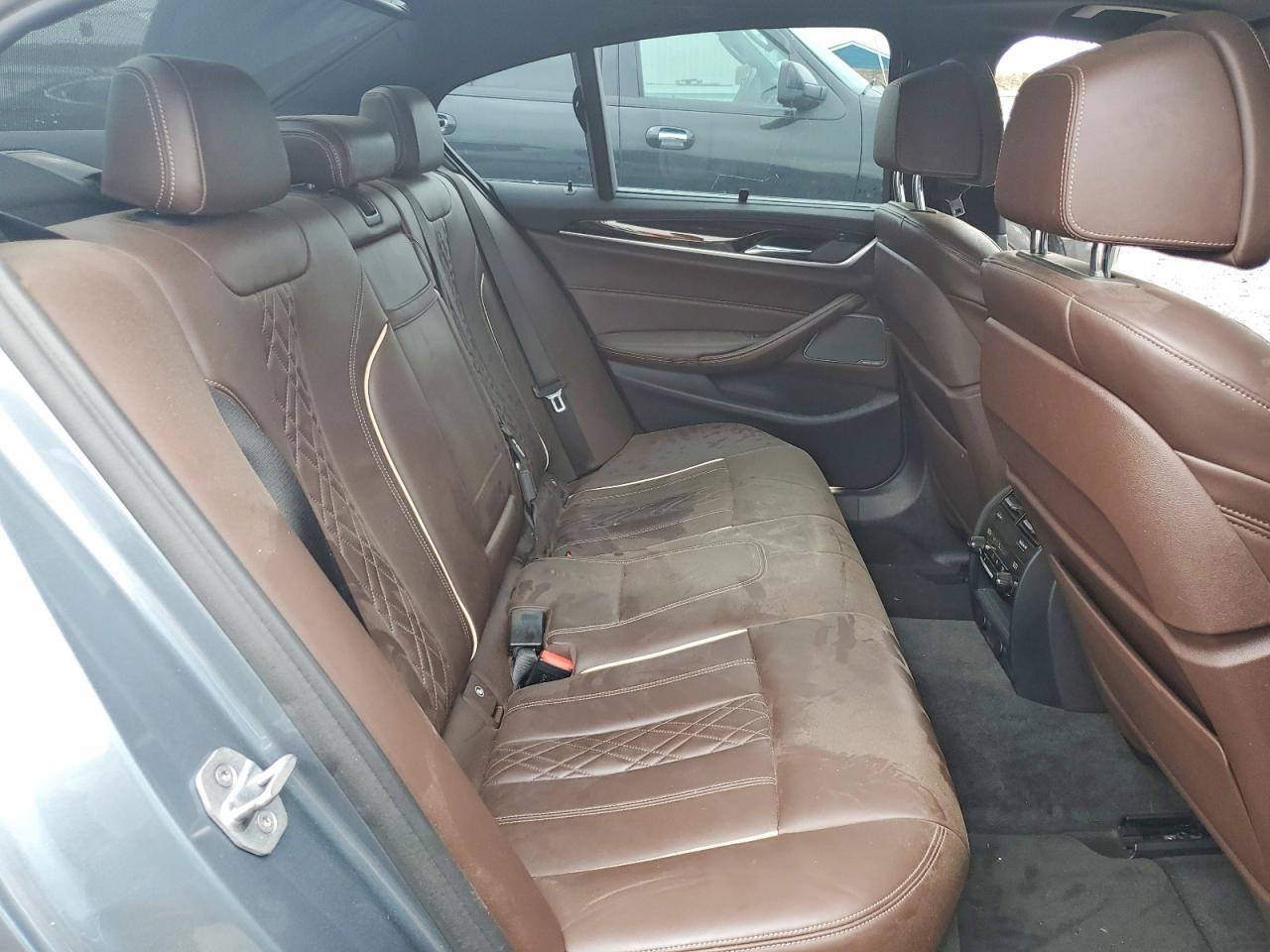 2018 BMW Seria 5 540i - zdjęcie 10