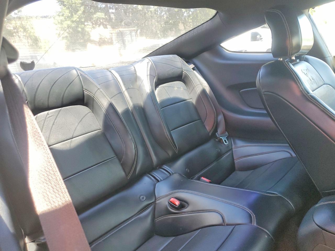 2015 Ford Mustang - zdjęcie 10