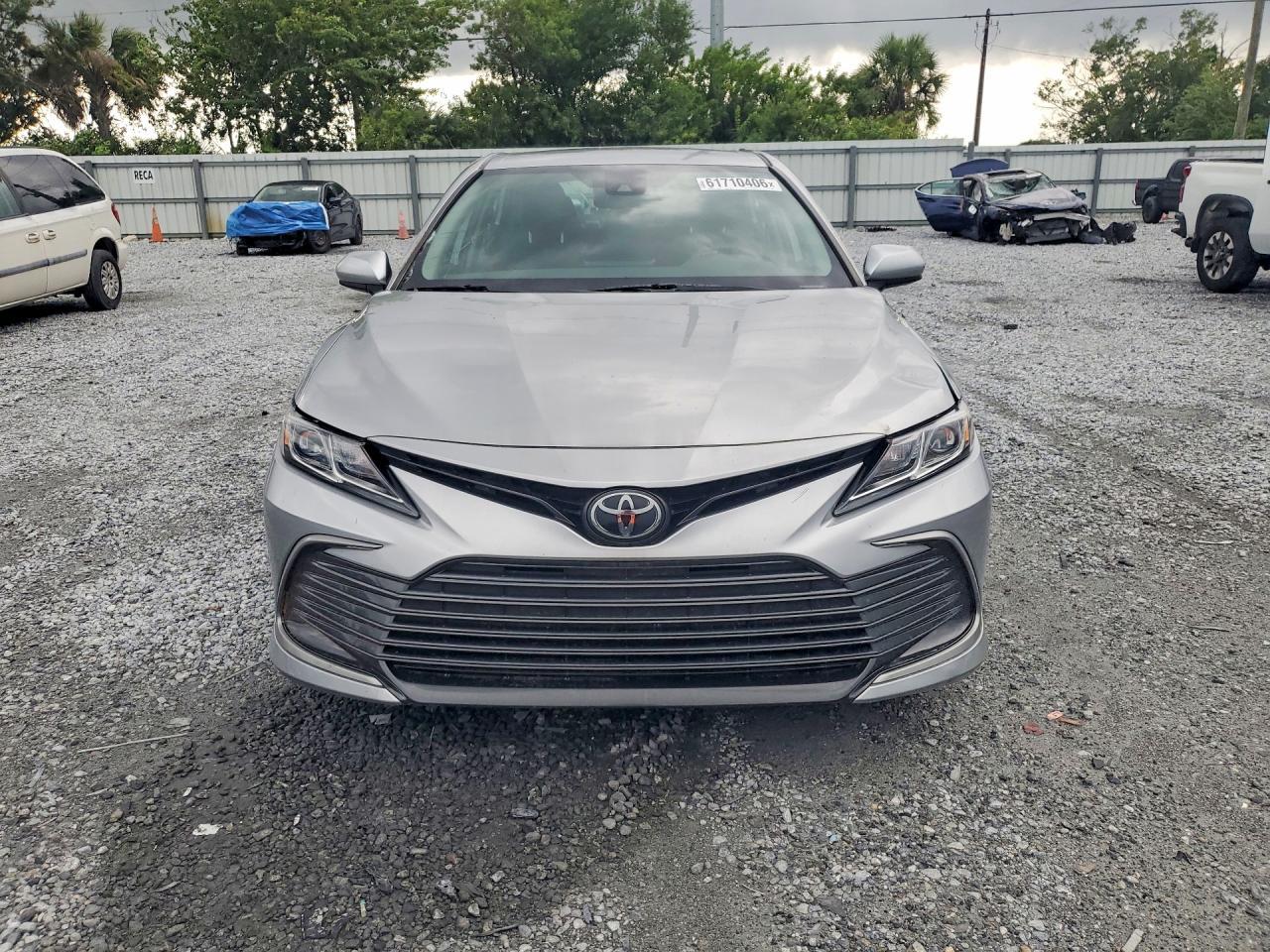 2023 Toyota Camry Le - zdjęcie 5