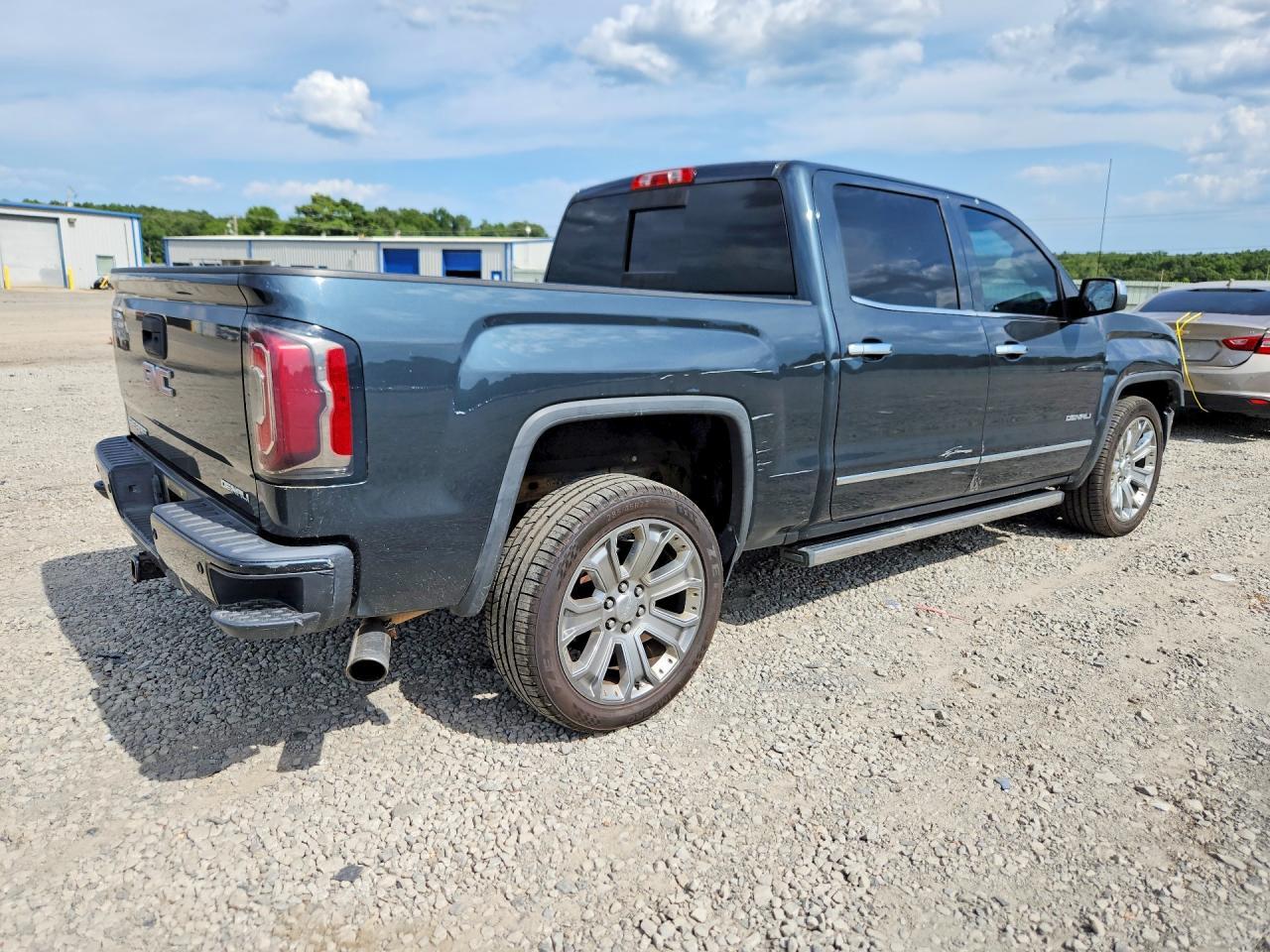 2017 GMC Sierra K1500 Denali - zdjęcie 3