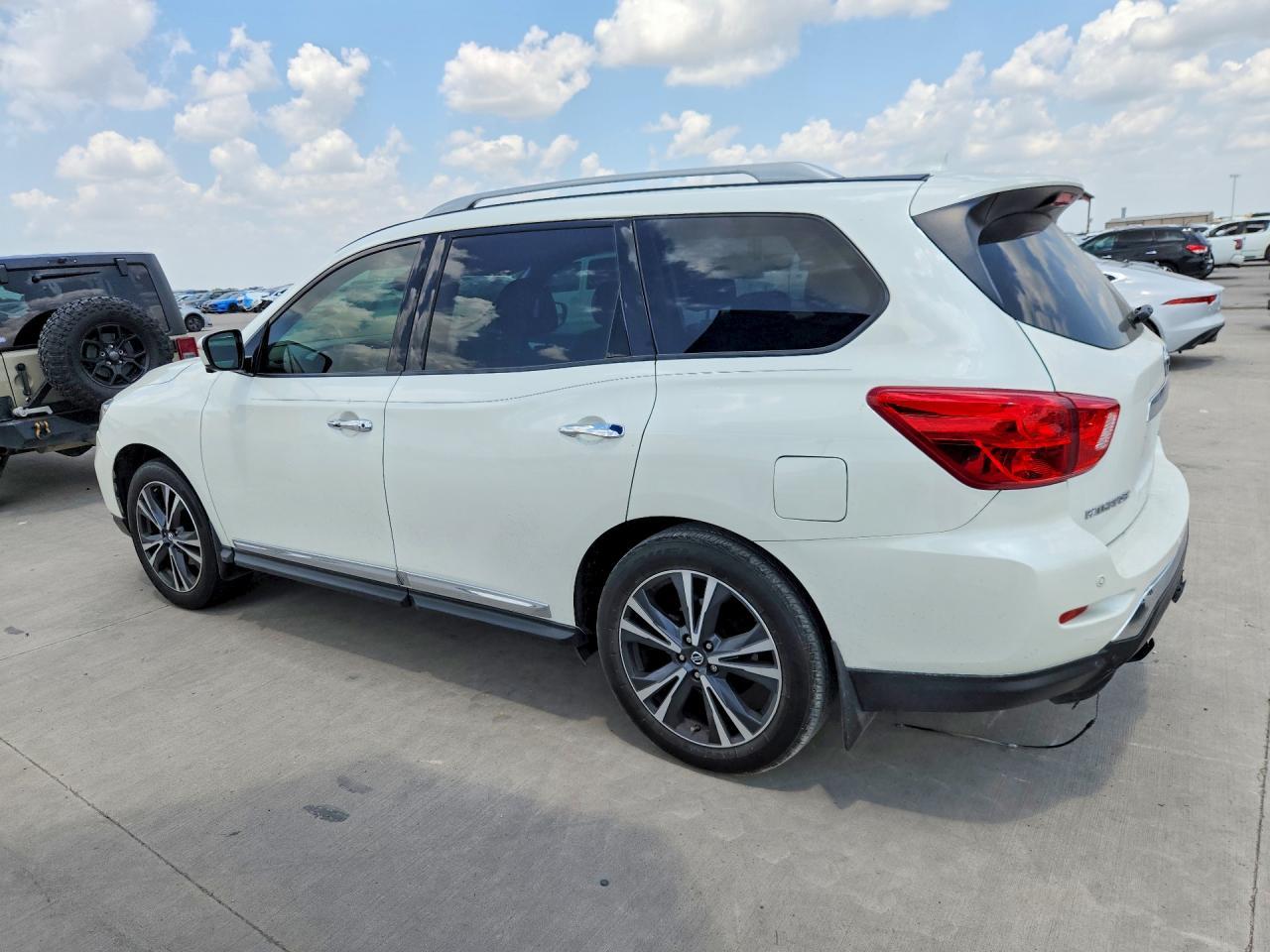 2020 Nissan Pathfinder Platinum - zdjęcie 2