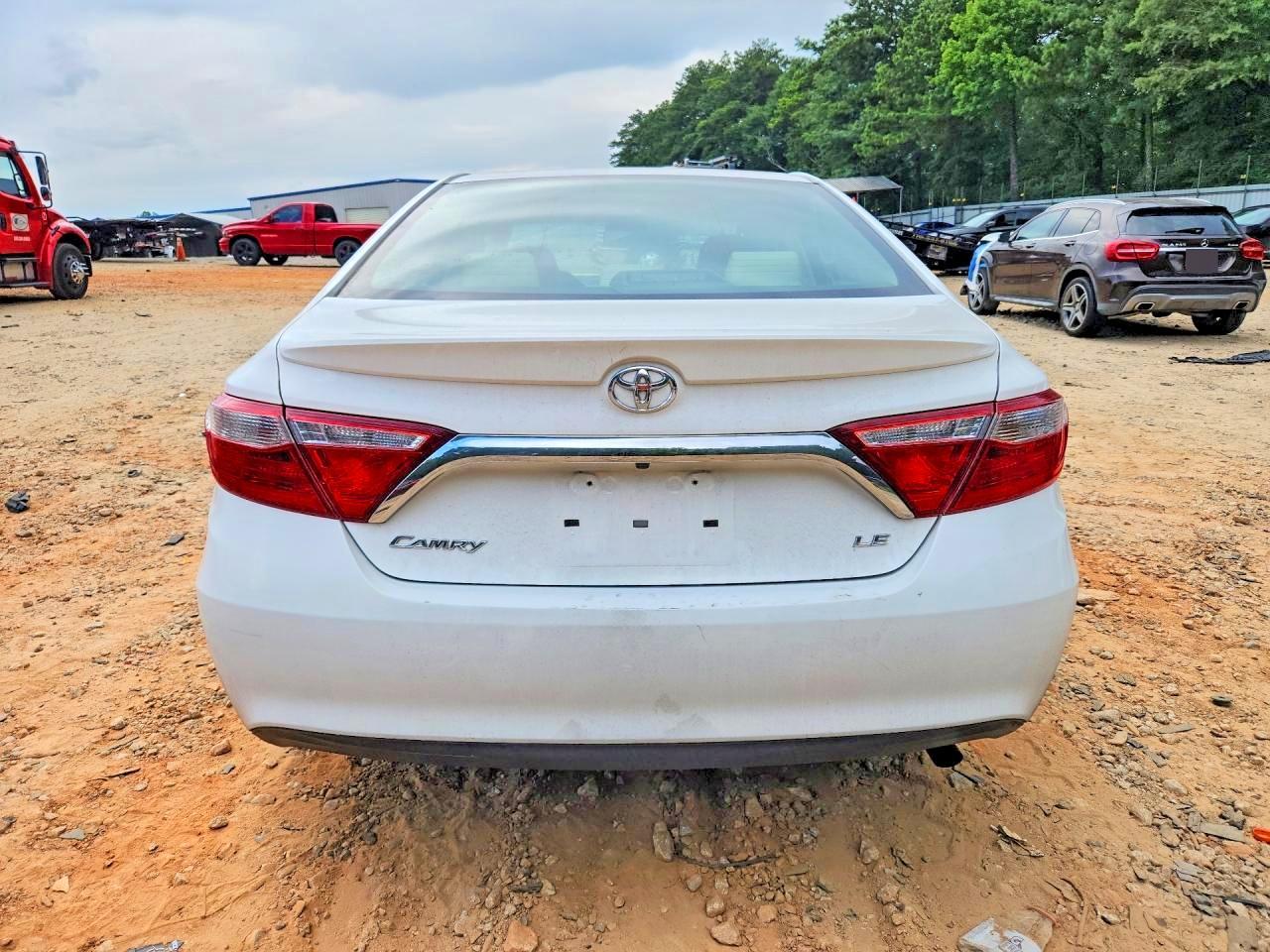 2017 Toyota Camry Le - zdjęcie 11