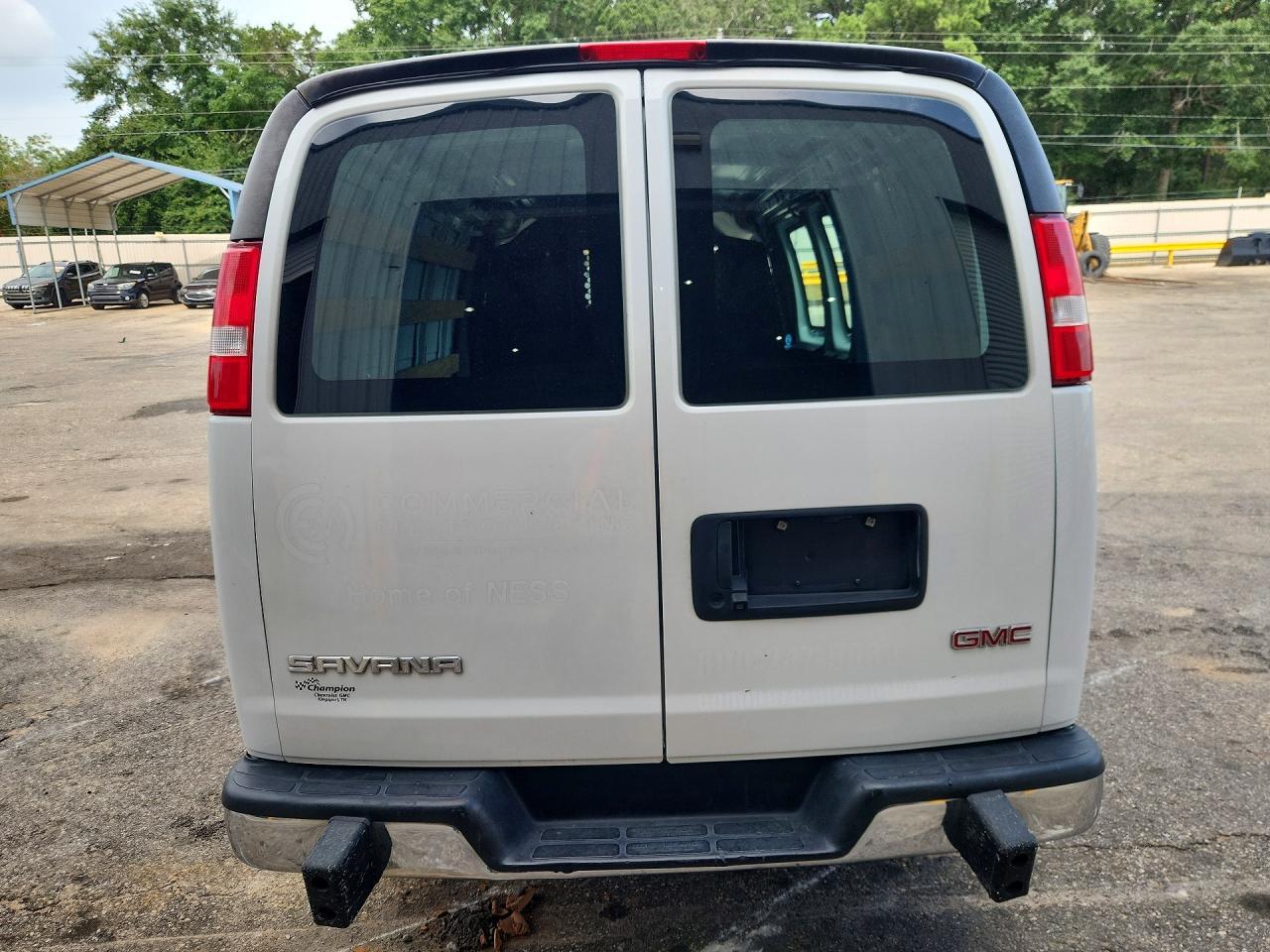 2022 GMC Savana G2500 - zdjęcie 6