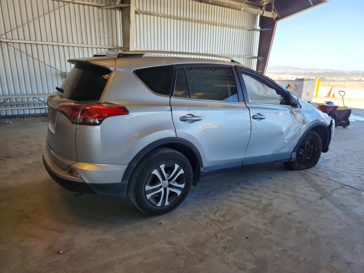 2016 Toyota Rav4 Le - zdjęcie 3