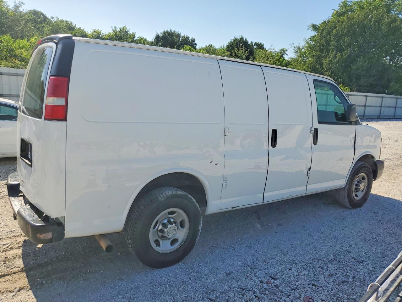 2015 Chevrolet Express G2500 - zdjęcie 3