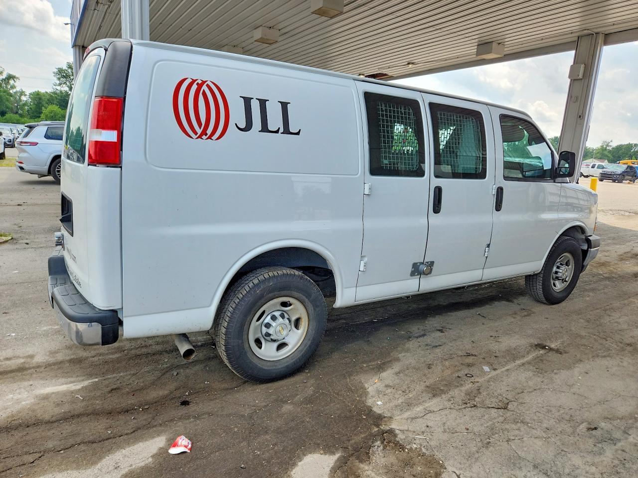 2024 Chevrolet Express G2500 - zdjęcie 3