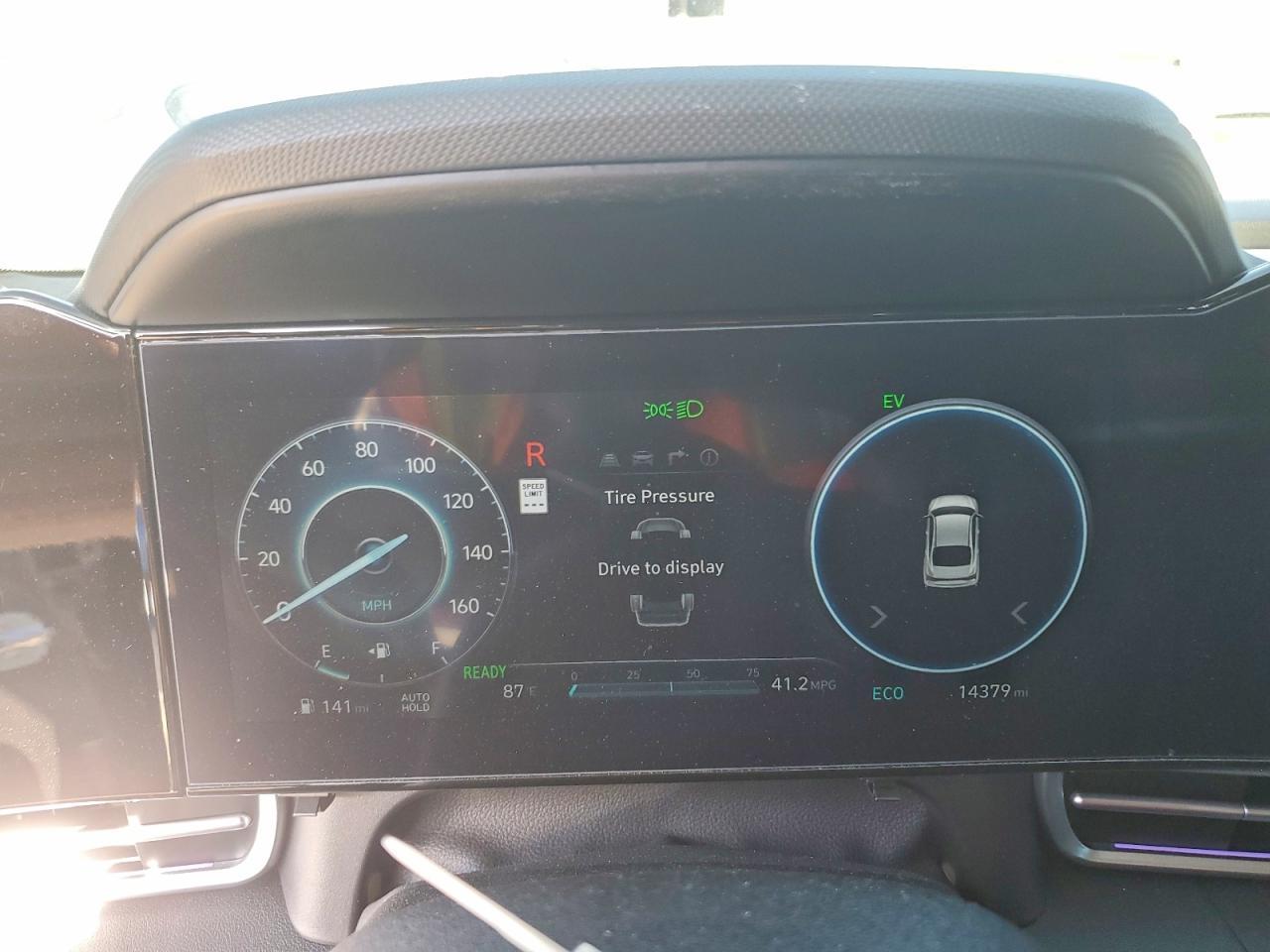 2025 Hyundai Elantra Limited - zdjęcie 9