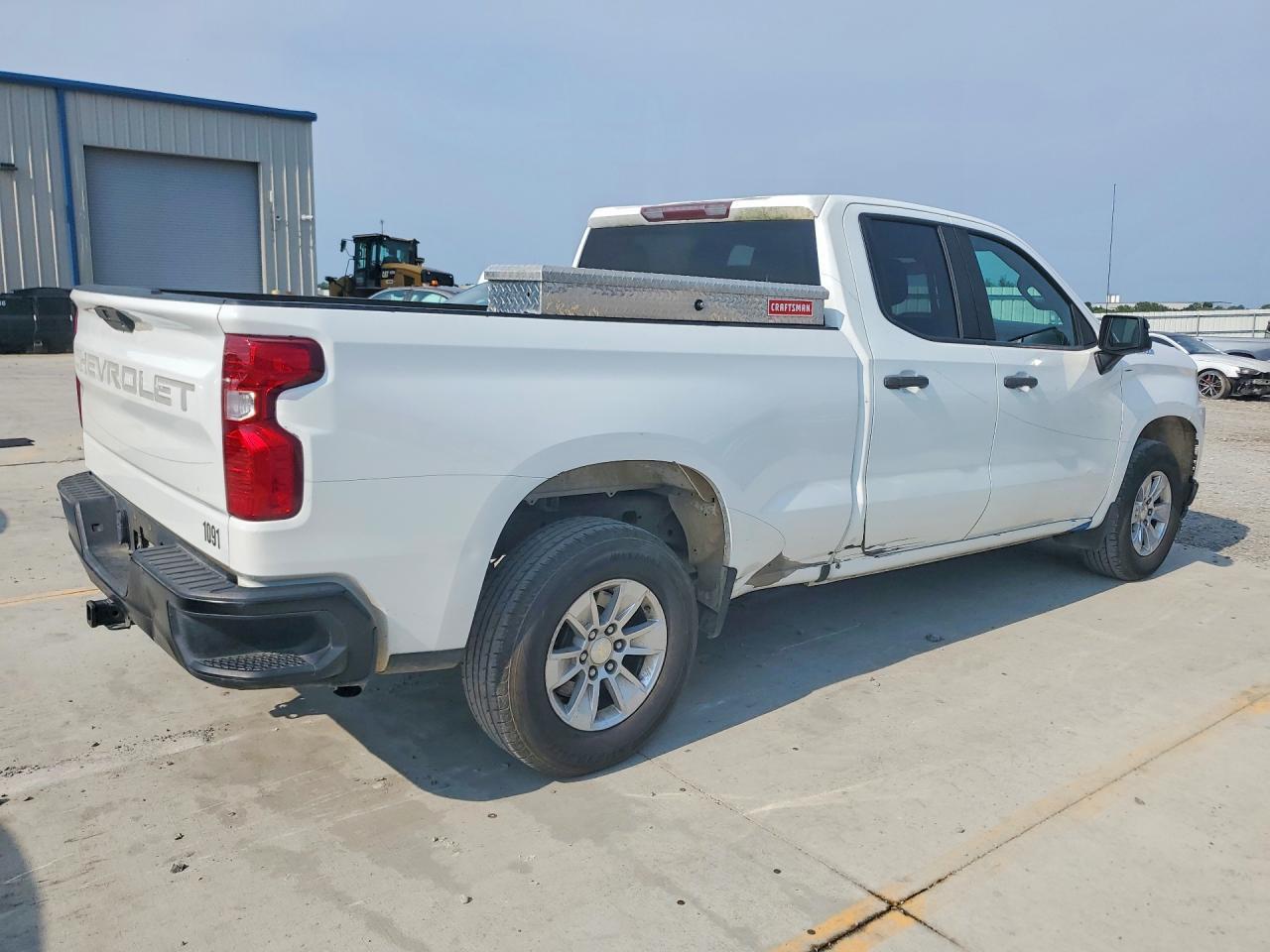 2020 Chevrolet Silverado C1500 - zdjęcie 3