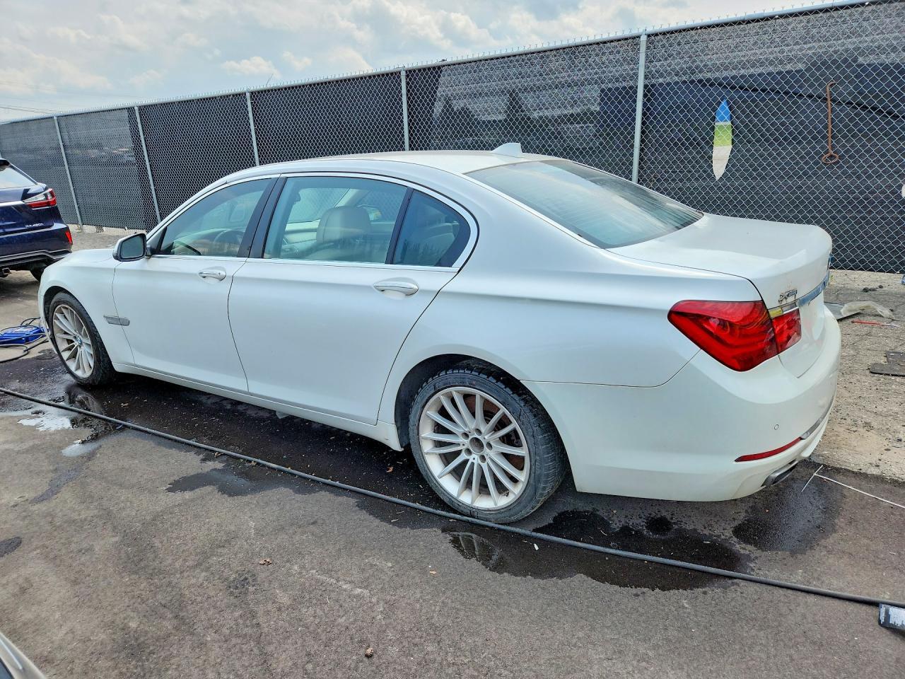 2013 BMW 750 Lxi - zdjęcie 2