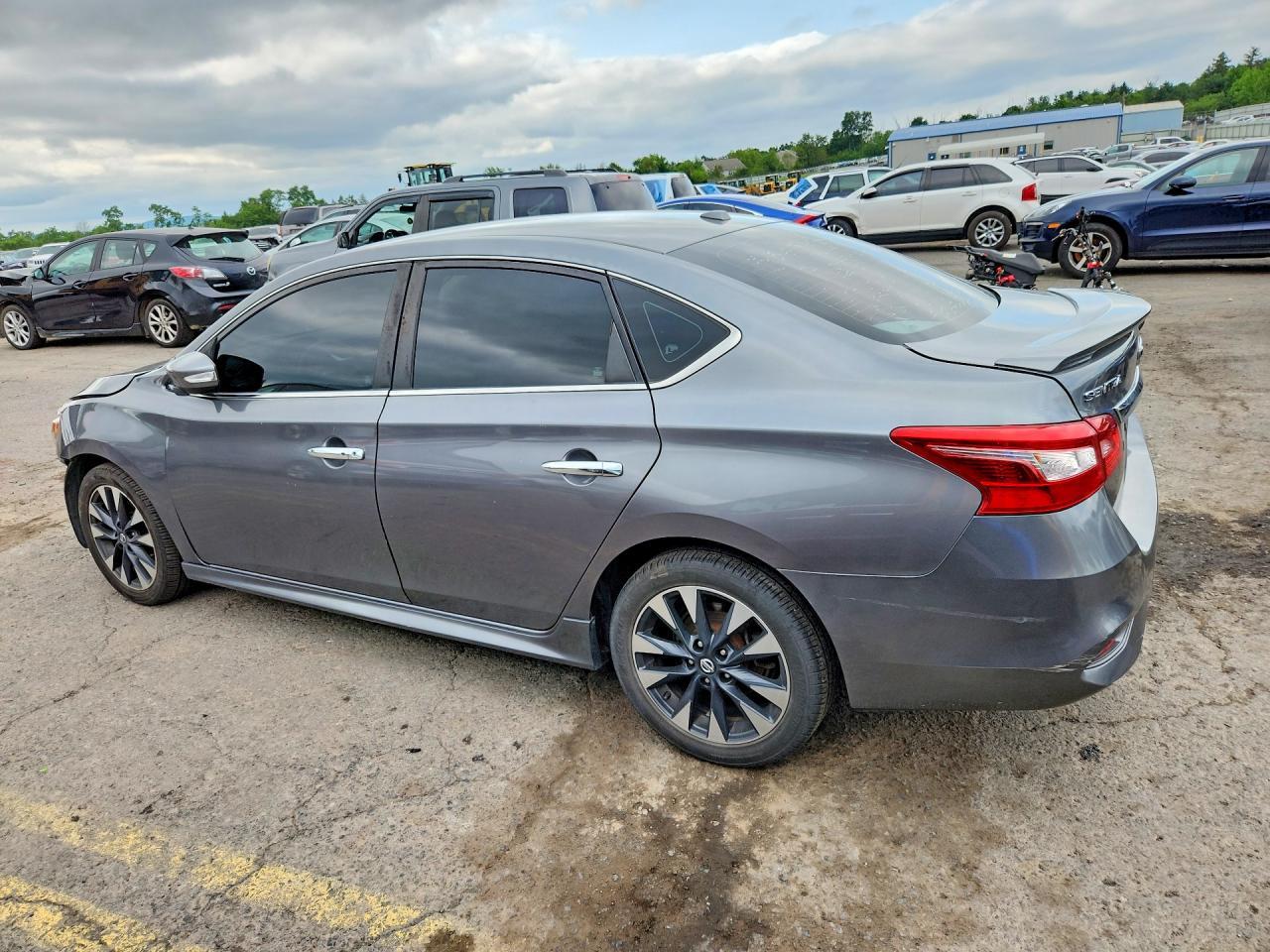 2019 Nissan Sentra Sr - zdjęcie 2